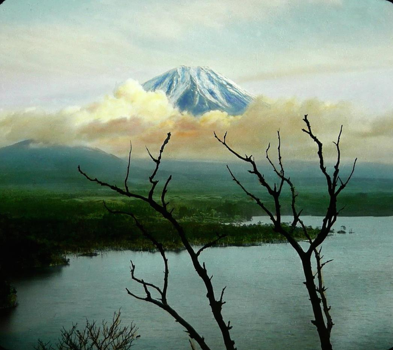 Illustration for article titled Hand-Colored Photos Turn Early 20th Century Japan Into A Dream World